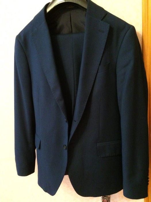 Чоловічий костюм в ідеальному стані