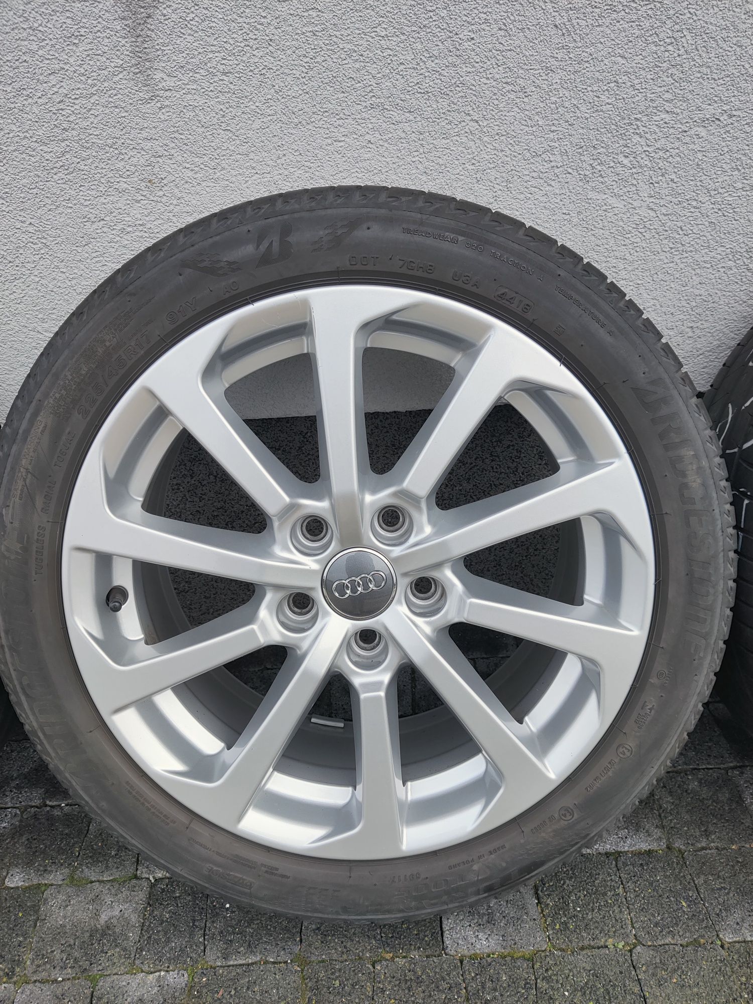 Oryginalne Felgi Audi 17" opony Bridgestone 225/45R17 A3 A4 VW Skoda