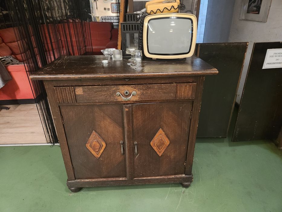 Wysprzedaż staroci.