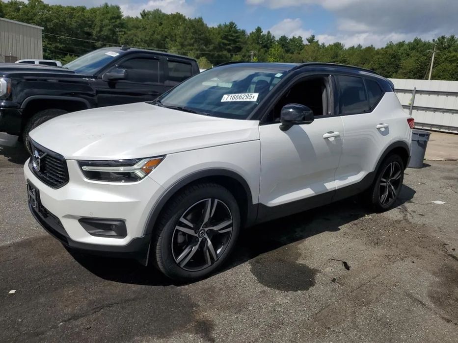 Volvo XC 40 Volvo XC40 T5 R-Design AWD 4x4 2.0 248 KM, piękny kolor