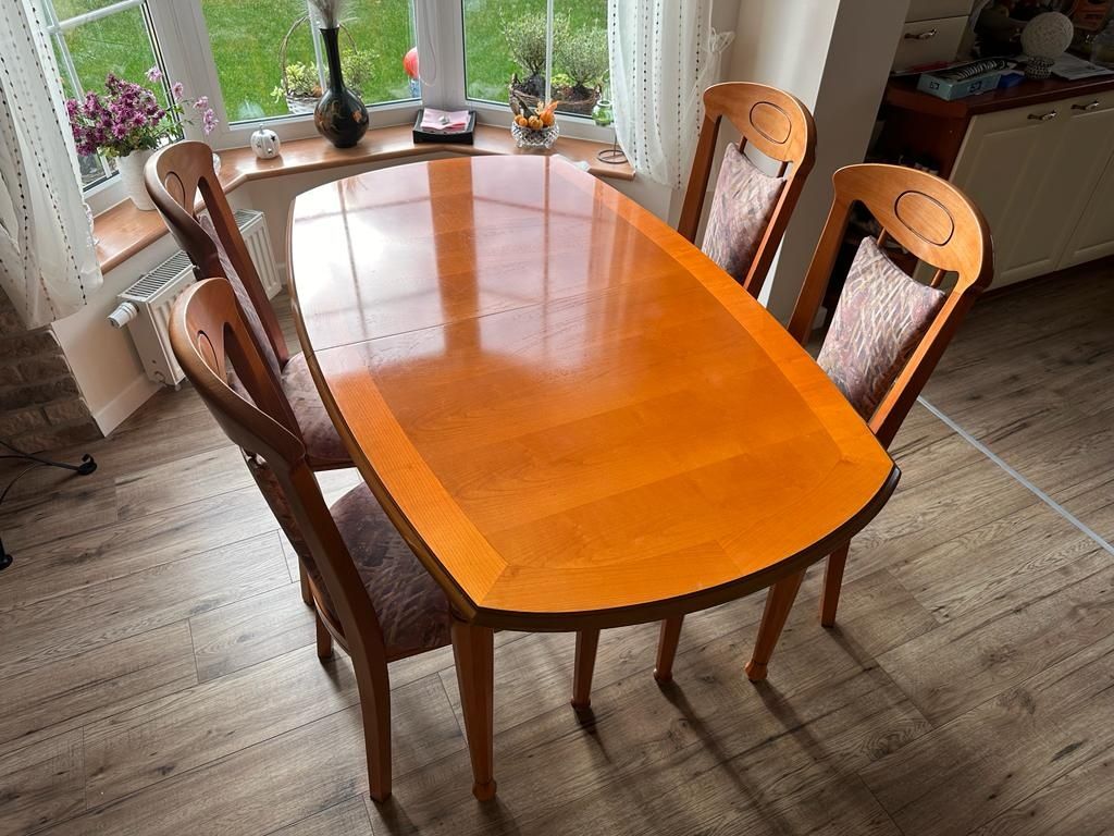 Drewniany stół z krzesłami vintage Stan bardzo dobry