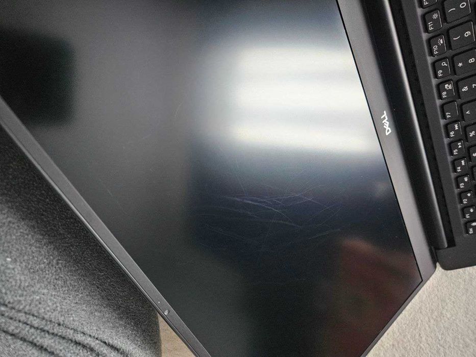 Ноутбук Dell Precision 5540 FHD 256/16GB i5 9400H Nvidia Quadro T1000