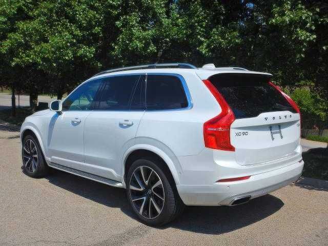 2018 Volvo XC90 T6 Momentum