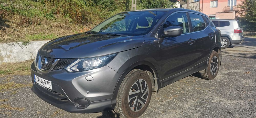 Nissan Qashqai 1,2 benzyna