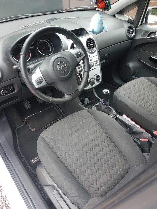Opel Corsa d 1.4  16v benzyna