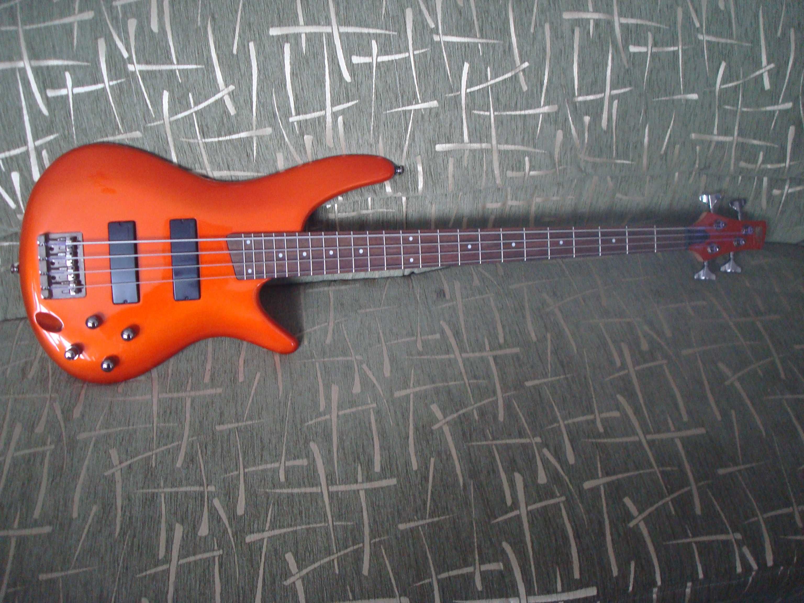 Продам бас-гитару Ibanez