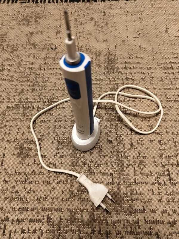 Escova elétrica Oral B Pro 600