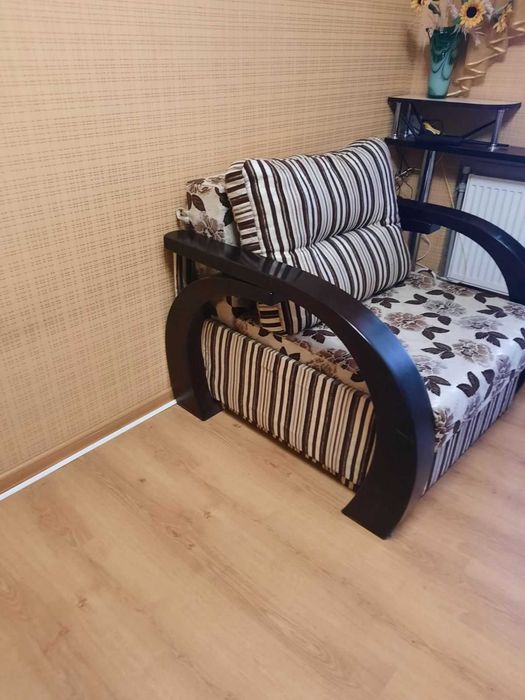 продаєтся зручний і стильний диван і розкладне крісло.