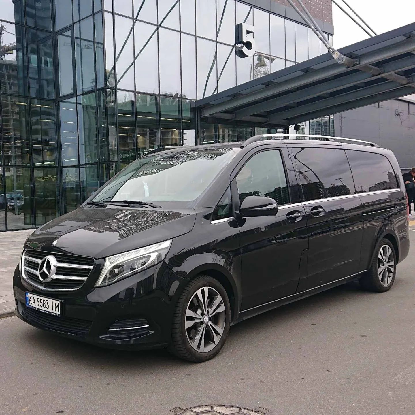 Микроавтобус в Европу mercedes v class . Трансфер в  аэропорт. Такси