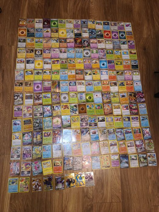 Zestaw kart Pokemon około 200 szt. oryginalnych i około 170szt. innych