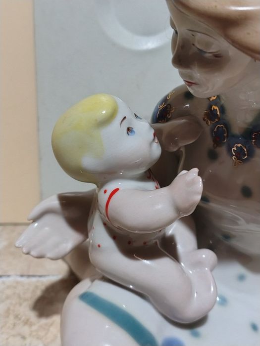 Статуетка "Щасливе материнство".