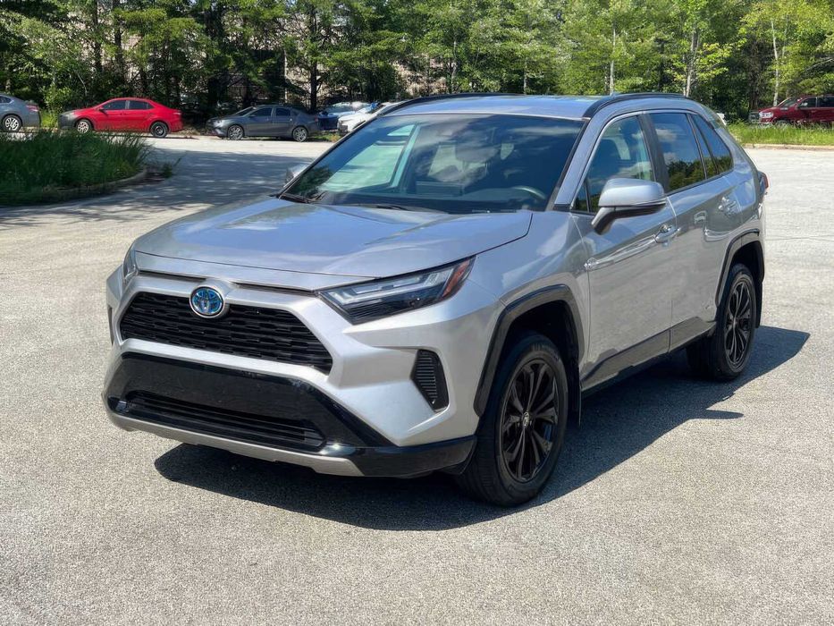 Toyota RAV4 Hybrid SE      2023