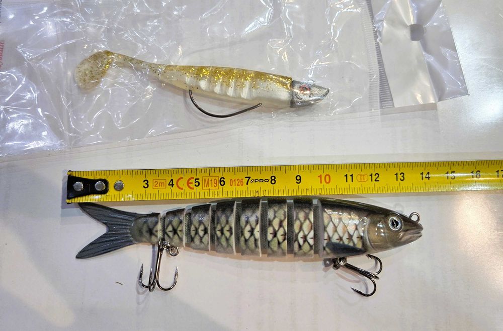 Wobler 8 segmentów 13,5 cm Nowy + przynęta  z główką jiglową Nowa