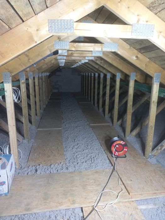 ocieplanie poddasza celuloza ekovilla  naprawa izolacji  wełna skalna