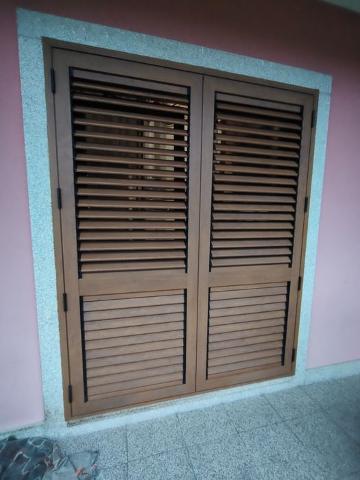 Caixilharia em Alumínio cor madeira