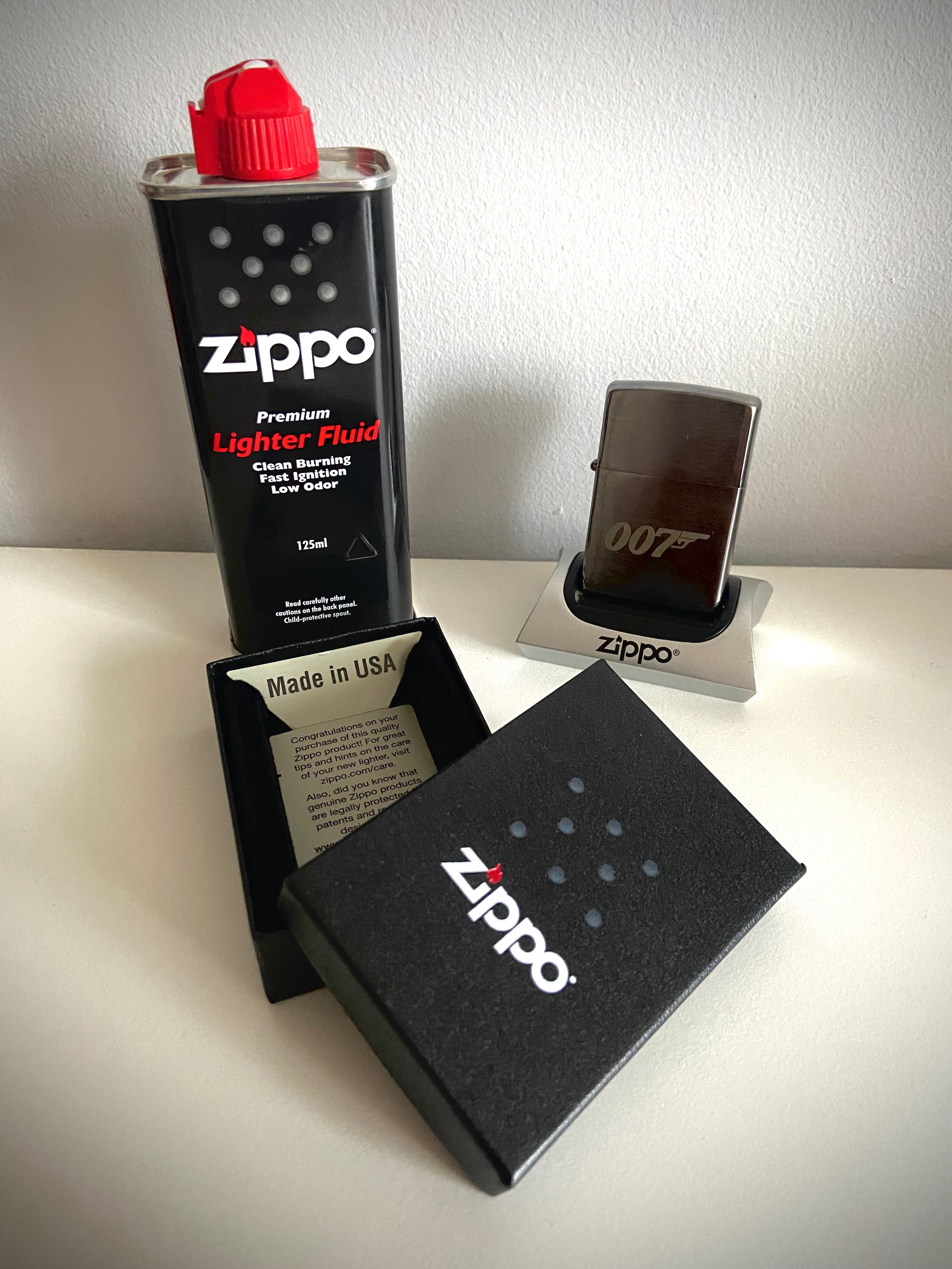 Zippo Zapalniczka w zestawie z podstawką magnet i benzyną NOWE!