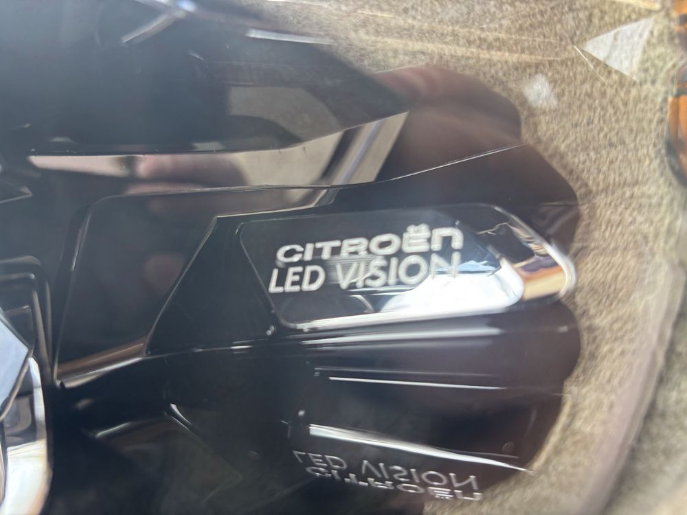 Права лед фара citroen c3 2023 рік правая led  9836161580