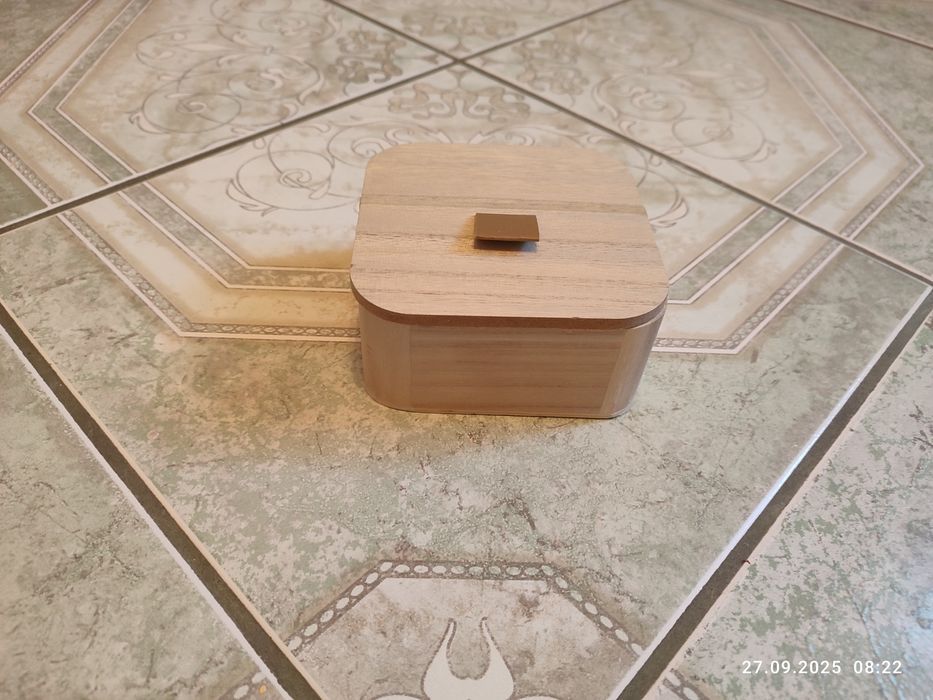 Nowa jasna szkatułka organizer na biżuterię