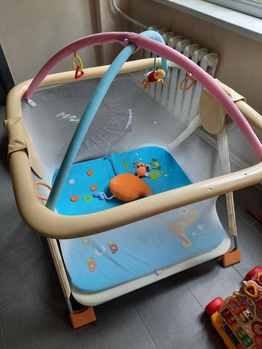 Манеж большой квадратный Berber с мягким ковриком и игрушками