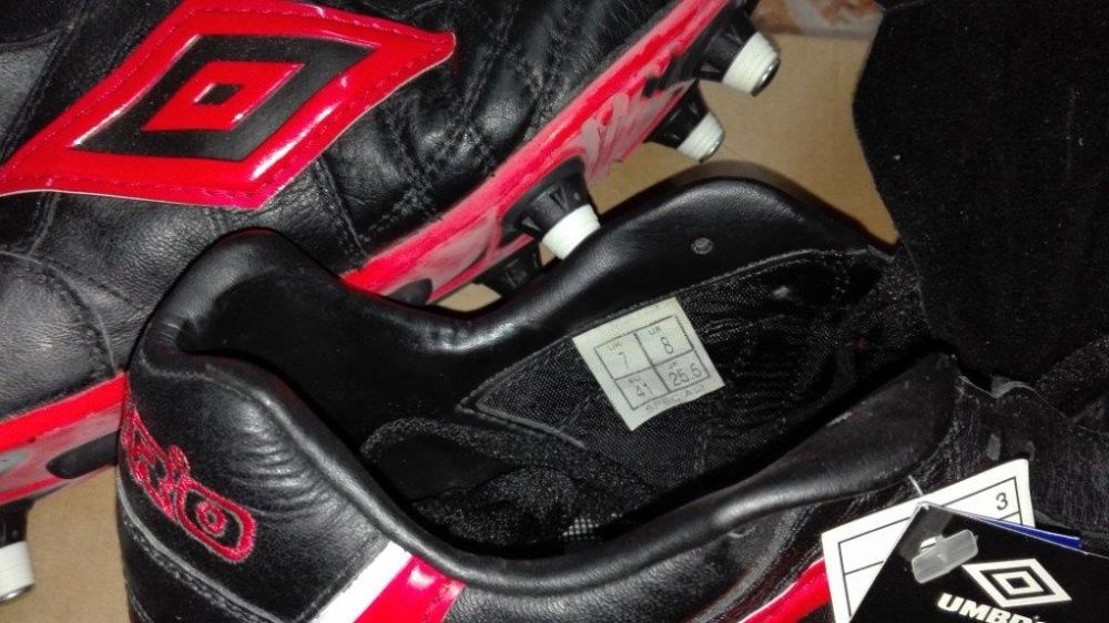 Botas futebol Umbro