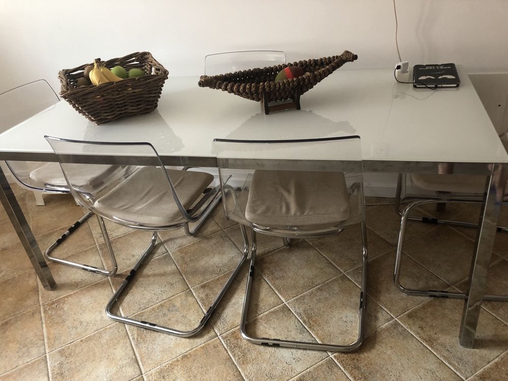 Mesa de cozinha com tampo em vidro + 5 cadeiras