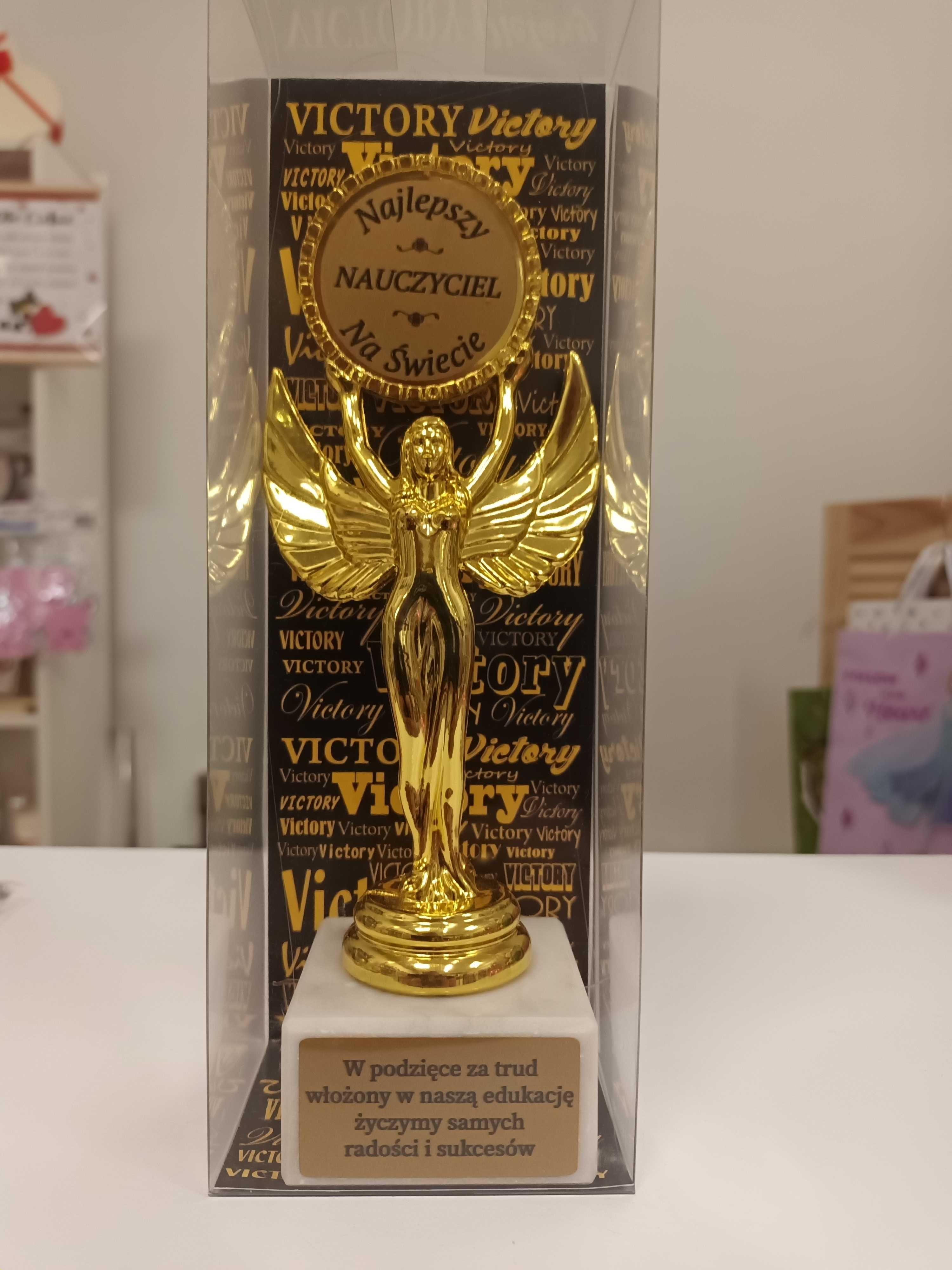 STATUETKA dla najlepszego nauczyciela - SUPER !