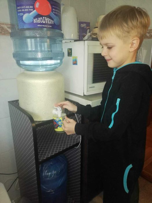 Полиця для бутилів з водою 19 л, Подставка для бутылей с водой 19 л