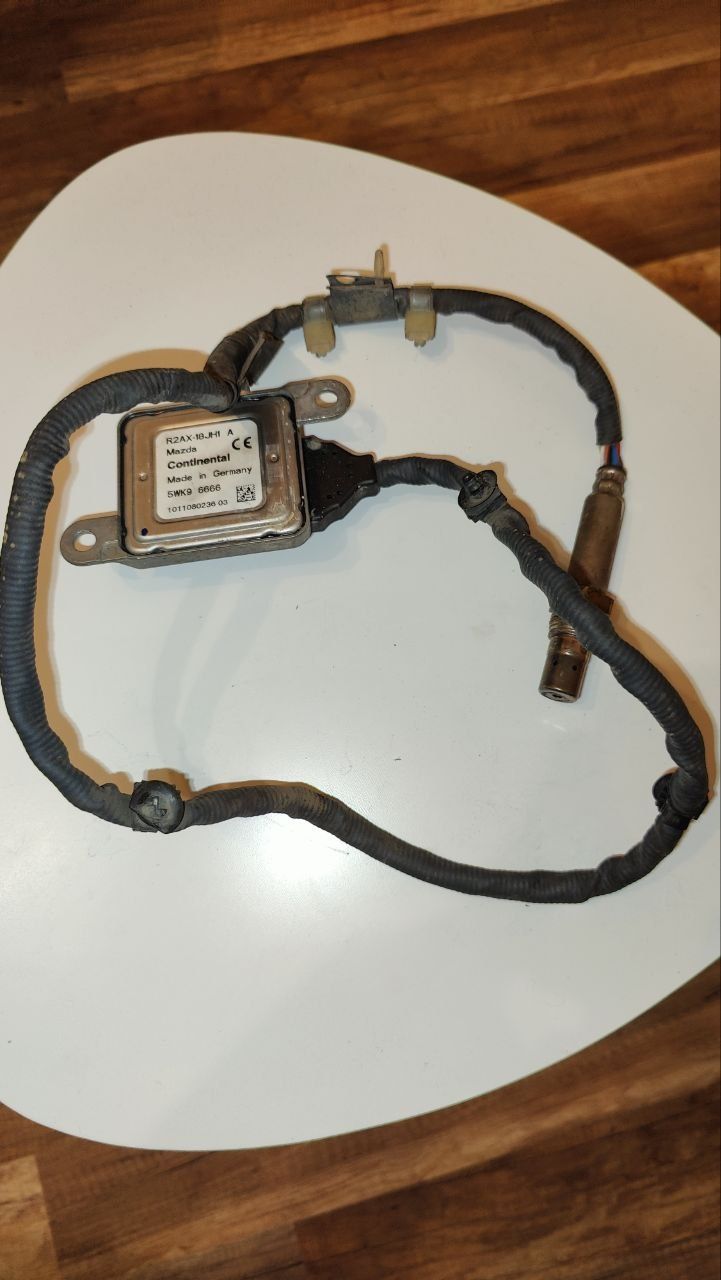 Лямба зонд , датчик NOX 
Mazda R2AX18JH1A Continental