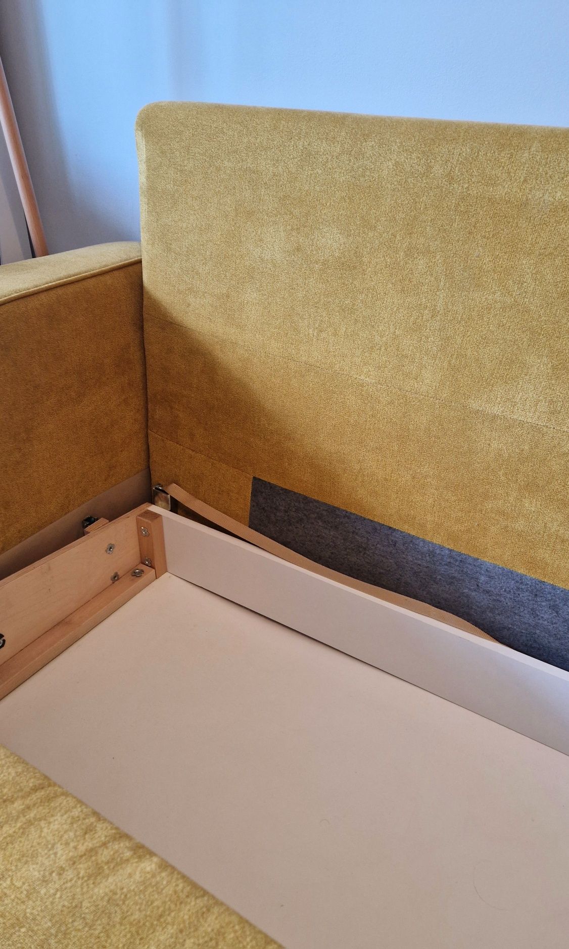 Sofa żółta z funkcją spania