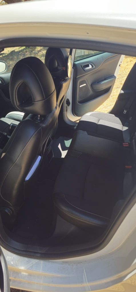 Ds4  troca  por eletrico

192000 km 

Revisão deste ano e distr