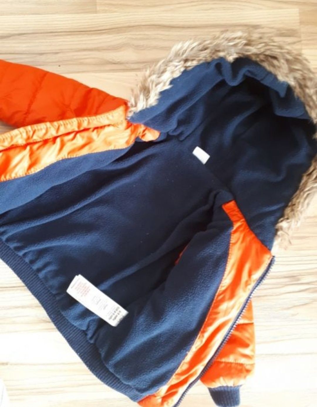 Zimowa kurtka pikowana pomarańczowa F&F 6-9 74 cm na polarze futerko