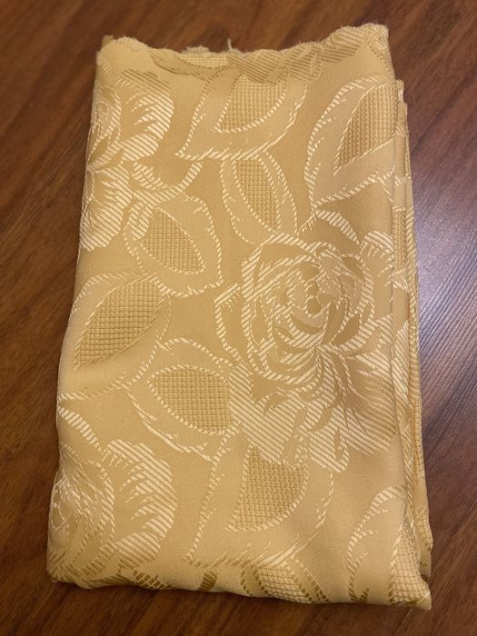 Obrus żółto- pomarańczowy