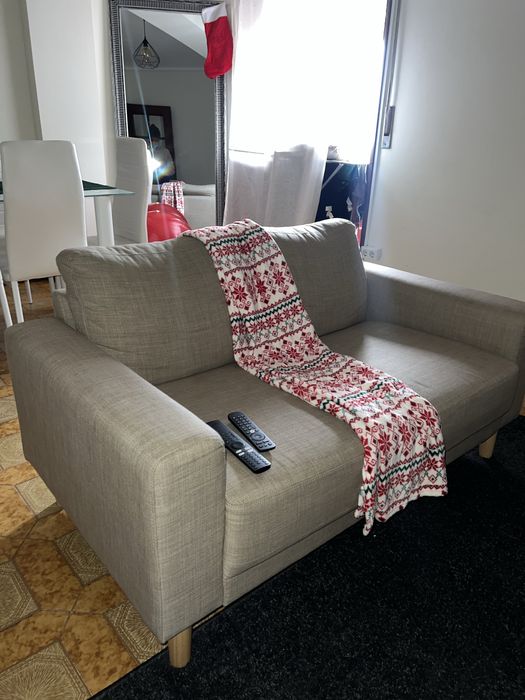 Sofá de dois lugares