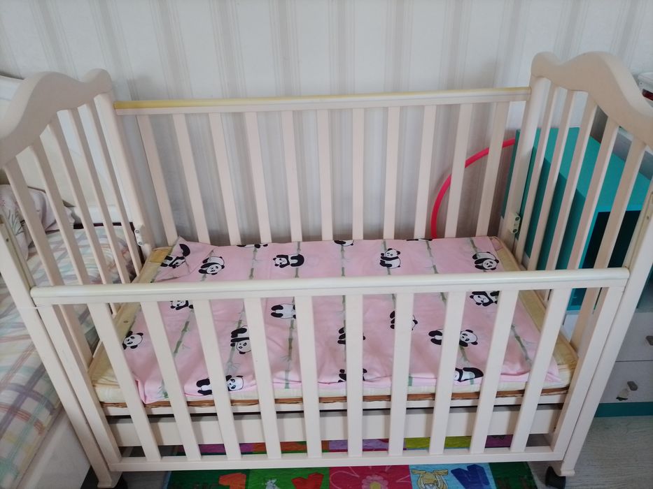 Кроватка дитяча з матрасом