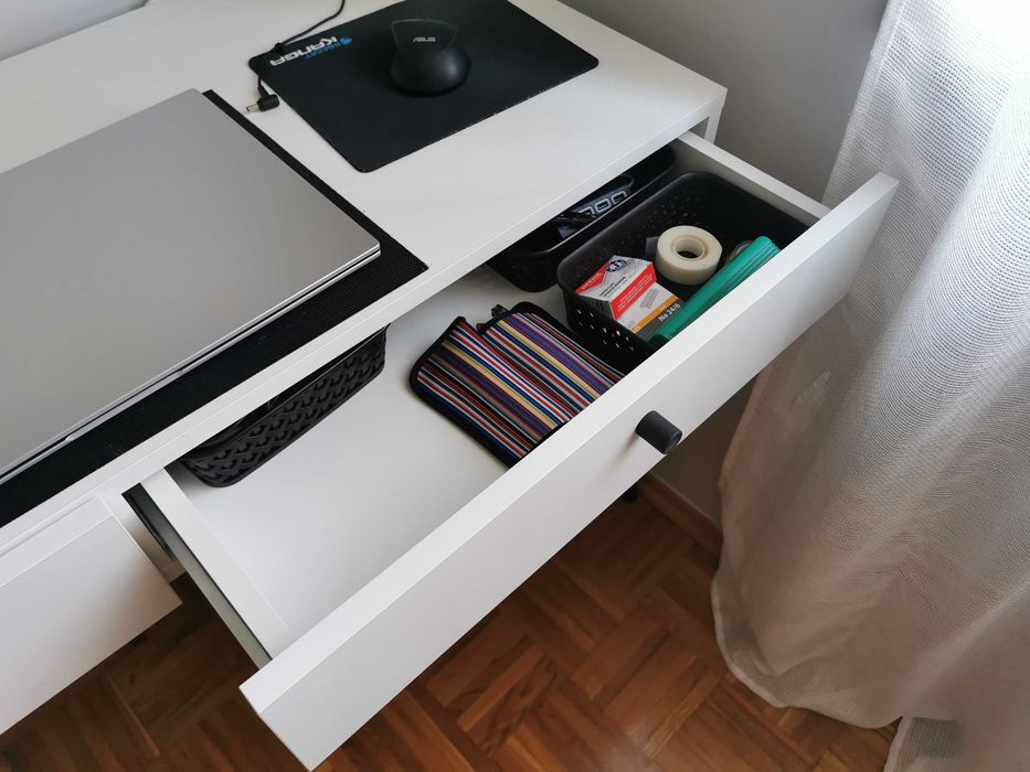 Dziecięce minimalistyczne biurko odbiór osobisty