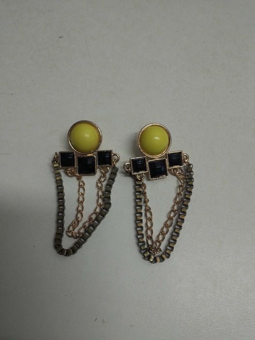 Brincos amarelos