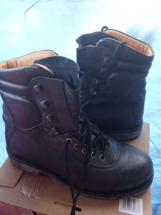 Классные кожаные ботинки.42 размер.