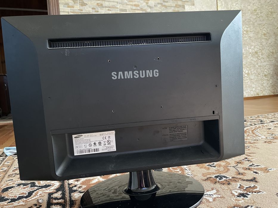 Монітор Samsung SyncMaster 2253LW