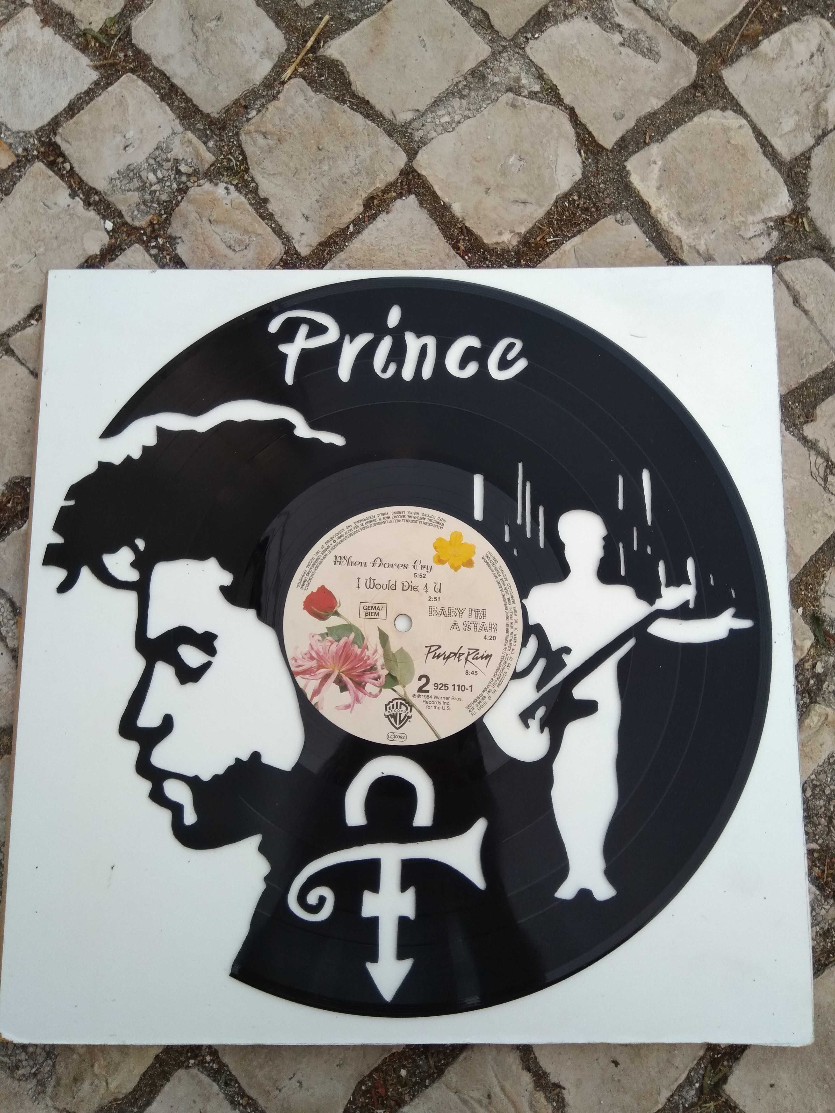 Silhueta decorativa Prince feita de um disco de vinil LP