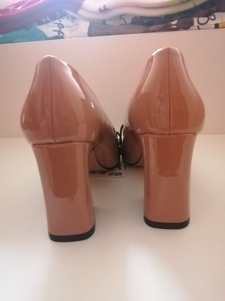 Buty na obcasie, czółenka, buty na klocku nowe r. 38