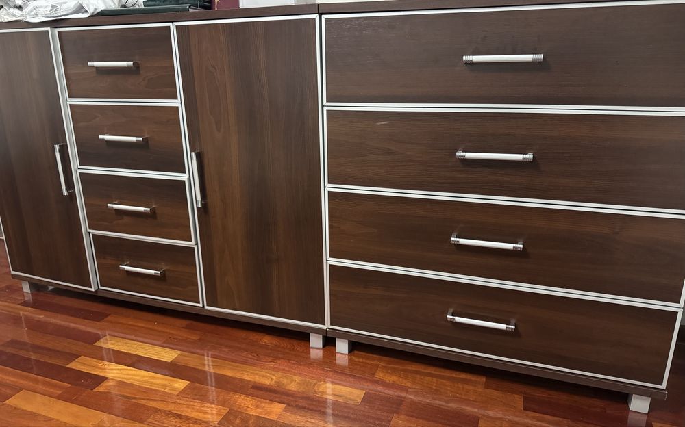 Komody z szafka i szufladami