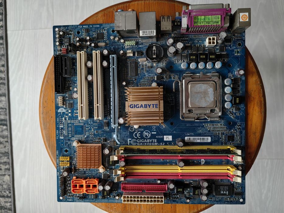 Gigabyte GA-946GM-S2 + Intel Pentium E2180 + 3GB RAM