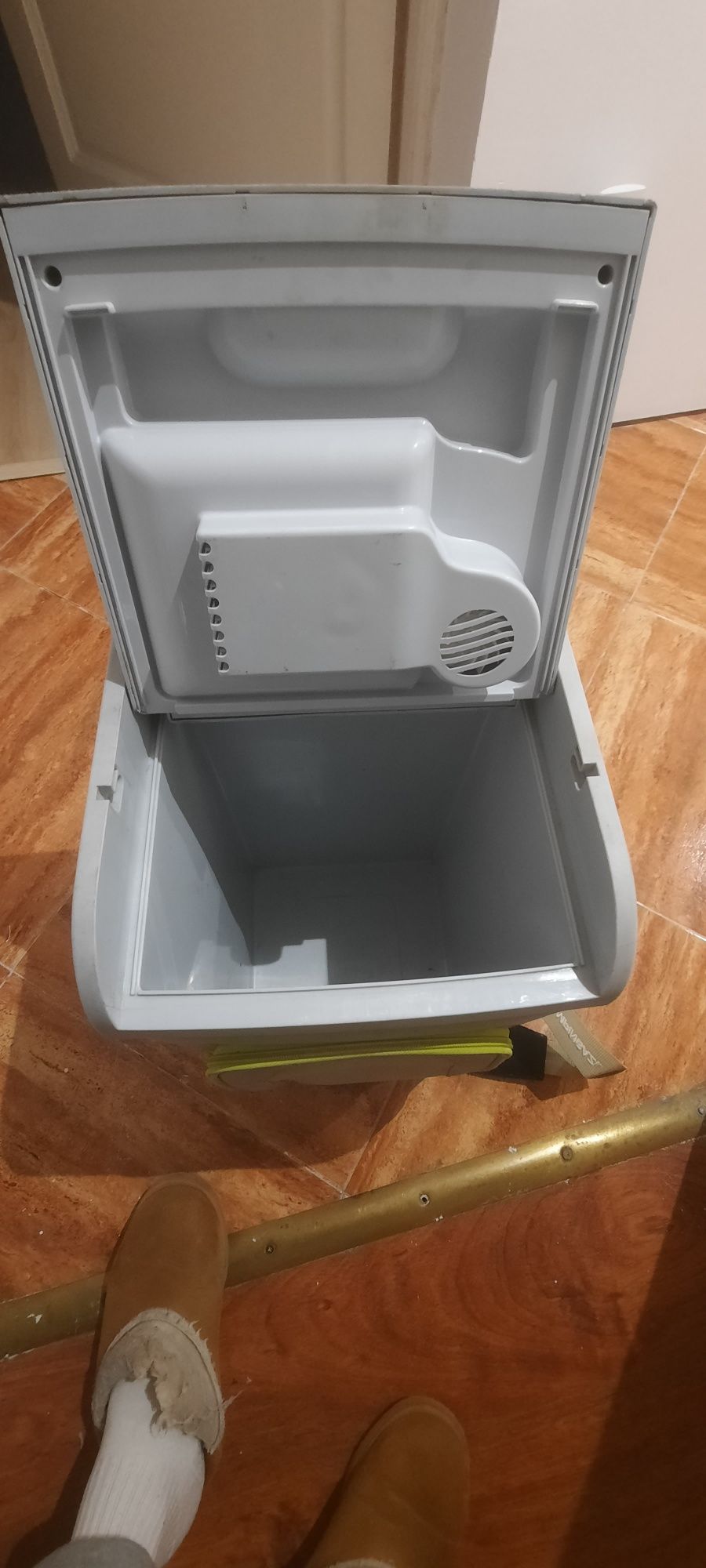 Vendo arca com refrigeração isqueiro campingaz