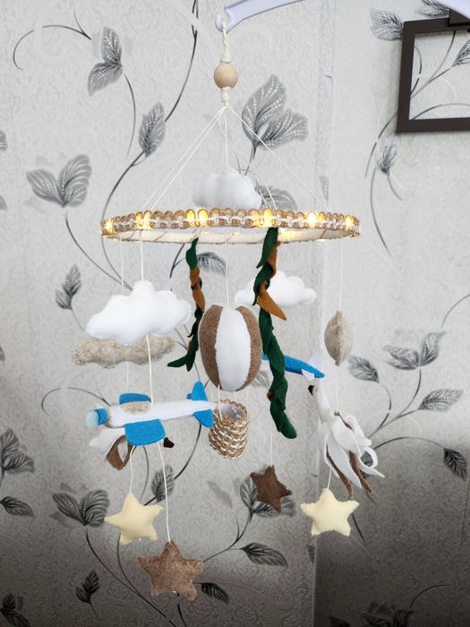 Мобіль із фетру "куля, хмаринки та літачки"