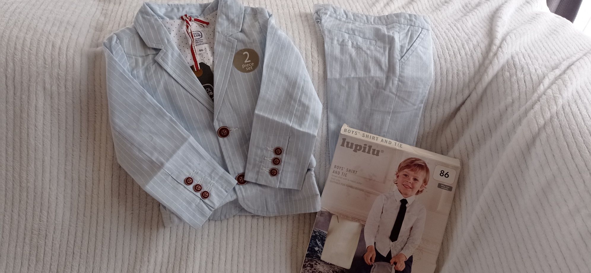 Nowy Komplet Garnitur i koszula z krawatem  dla chłopca + gratis skarp