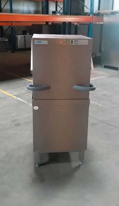 Zmywarka gastronomiczna kapturowa Winterhalter GS502