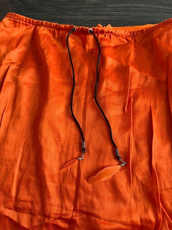 Karen Millen spódnica z piórami i falbanami