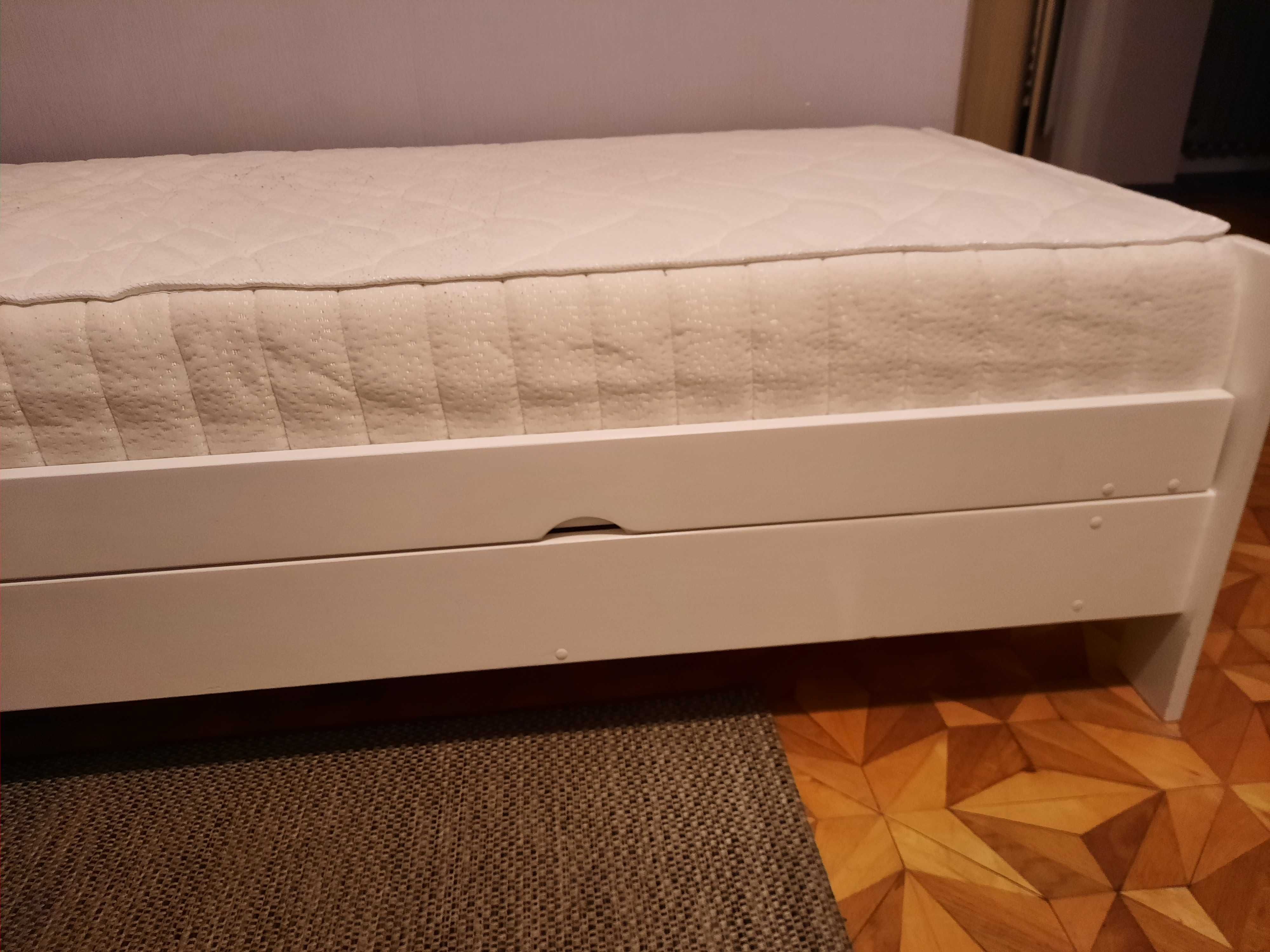 Łóżko białe z pojemnikiem 180x80 plus materac Hilding