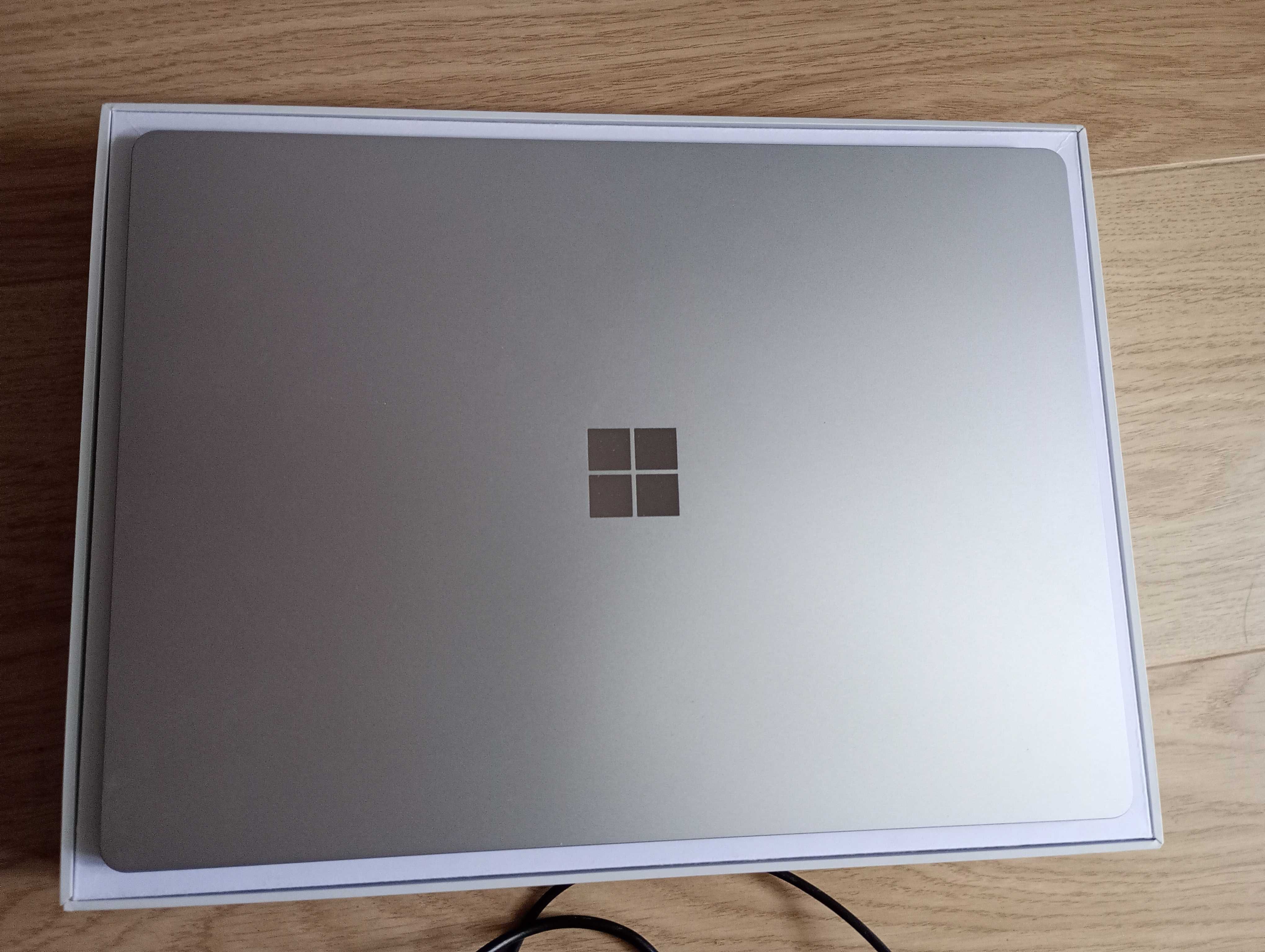 Microsoft Surface Laptop 4 13,5 cala i5/8GB/512SSD - Jak Nowy