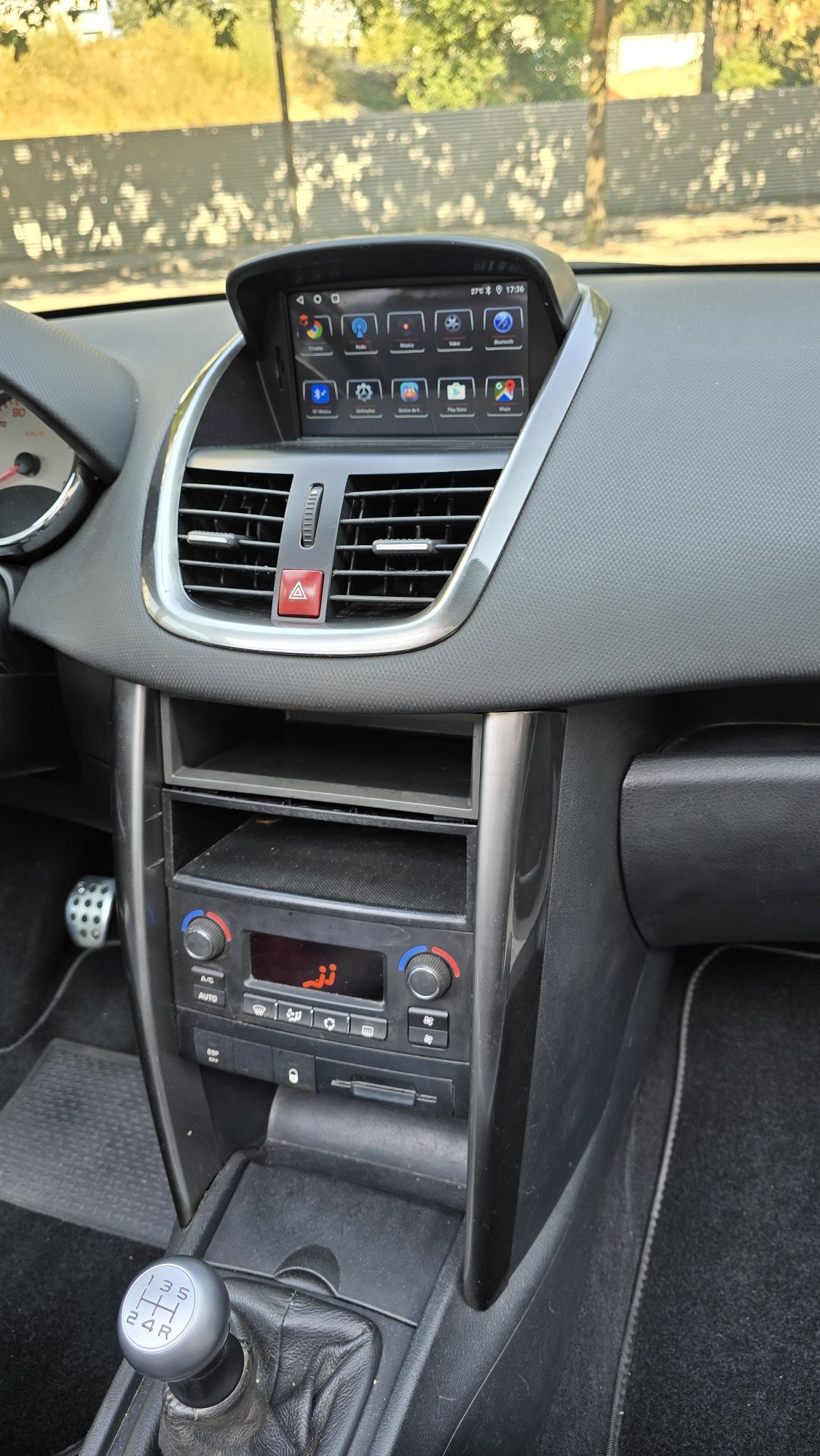 Peugeot 207CC – Descapotável com estilo e confortoPeugeot 207CC 1.6 Di